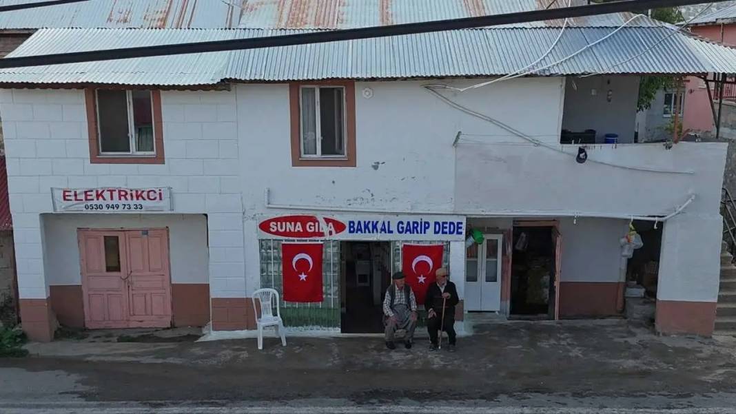 Mersin’de 90 Yaşındaki Garip Dede Yılın Esnafı Seçildi 2